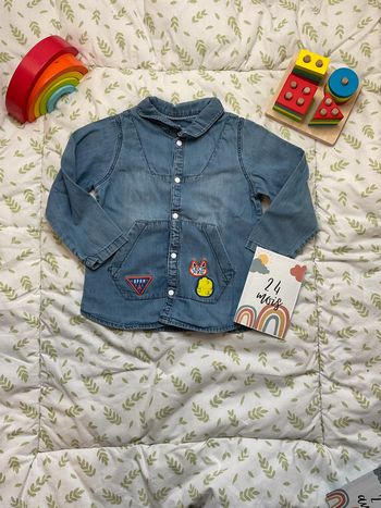 chemise en jean bleu avec poche 24 mois du pareil au même