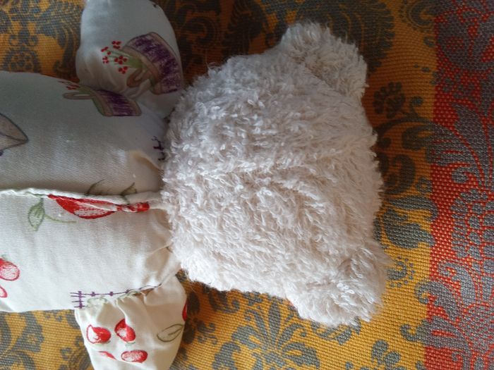 Doudou Ajena ours ourson blanc tissu bouclettes éponge corps imprimé fruit chapeau - photo numéro 4