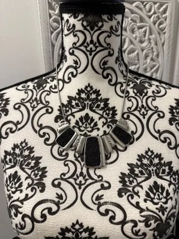 Joli collier fantaisie