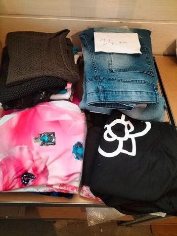 Lot de 34 vêtements 14 ans