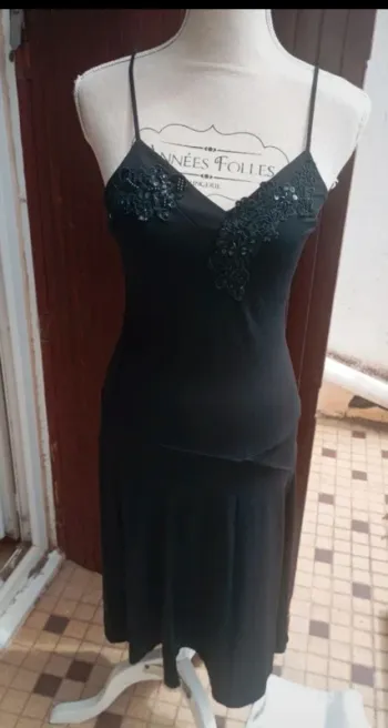 Robe Kookai noire, taille 1, avec broderies et perles