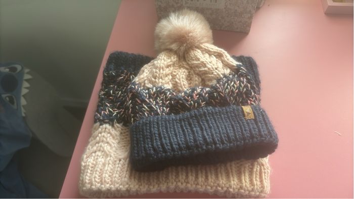 Ensemble bonnet tour de cou