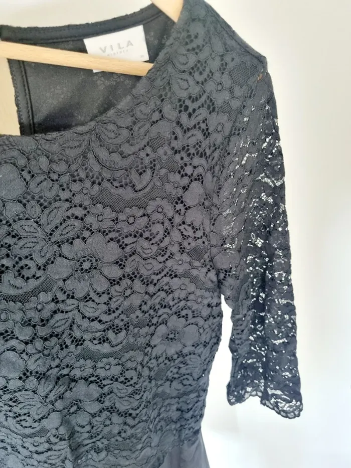 Robe noire dentelle - photo numéro 4