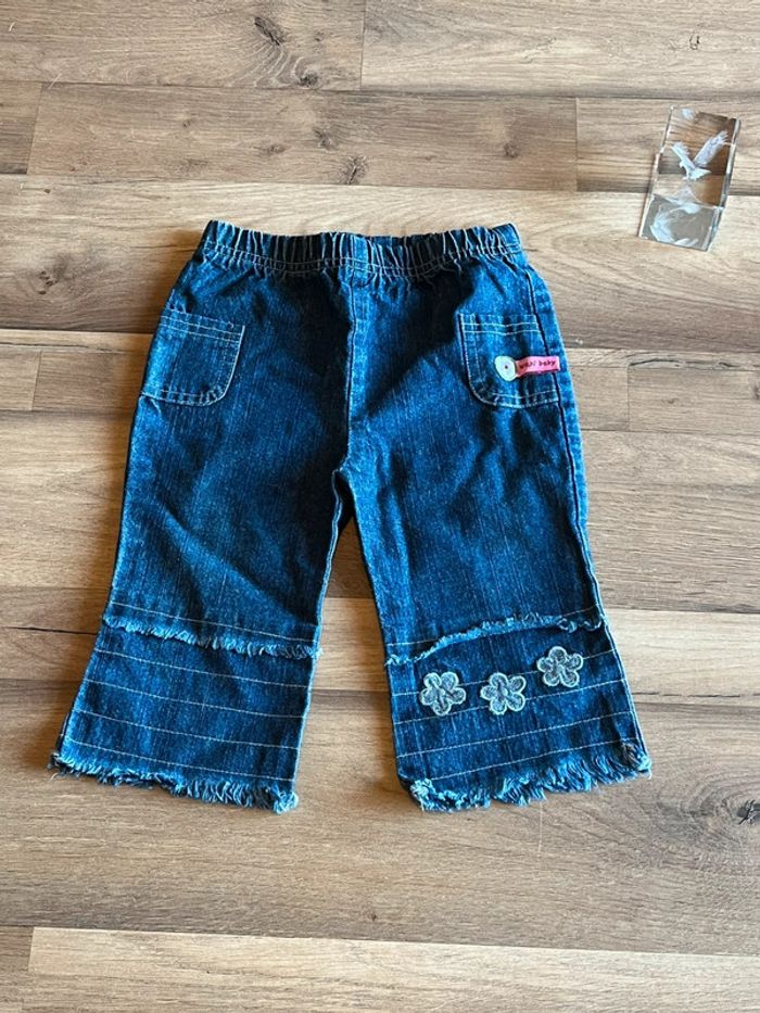 Je vend un jean large bébé fille 12 mois très bon état