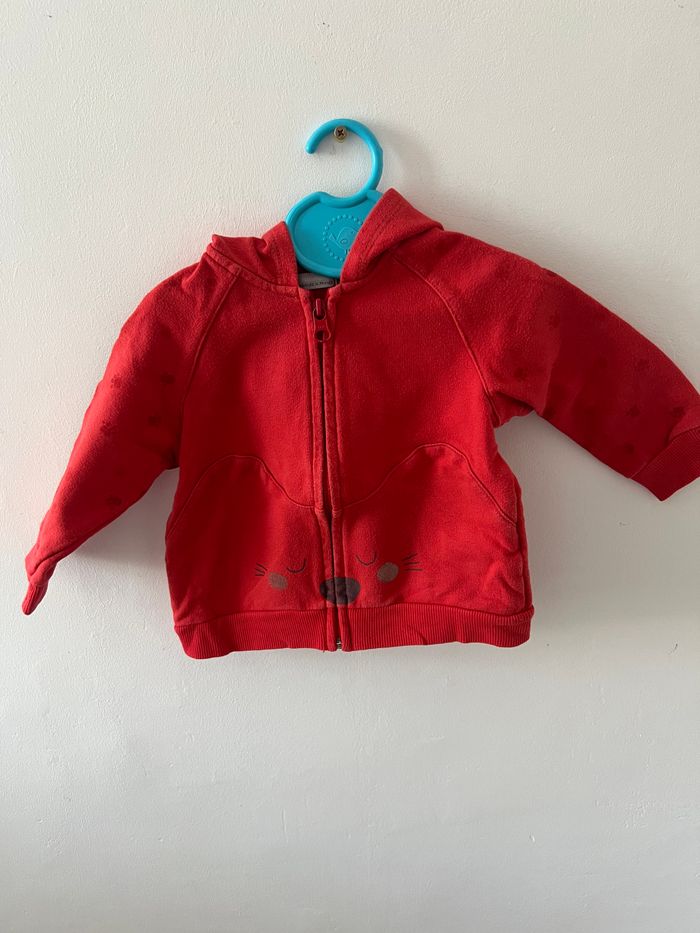 Gilet à capuche rouge - photo numéro 2