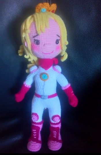 Poupée princess peach tenue de kart 