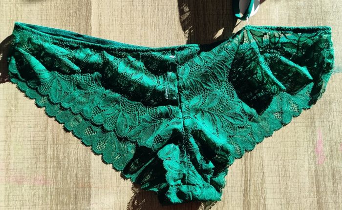 Soutien-gorge et tanga couleur vert taille XL 46/48 marque Primark. Lingerie pour femme - photo numéro 3