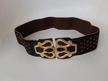 Ceinture élastique,
boucle dorée à crochets