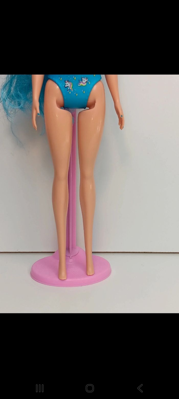 Poupée mattel barbie Color Reveal série 7 cheveux bleu hcc72
Poupée et ensemble compris - photo numéro 3