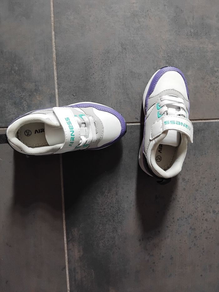 Baskets Airness taille 24 - photo numéro 2
