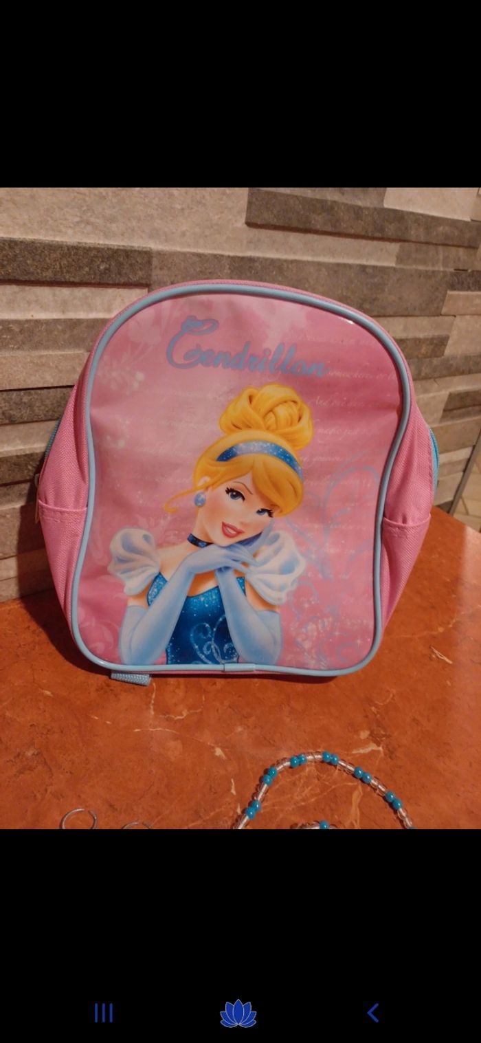 Sac à dos Cendrillon et bijoux - photo numéro 2