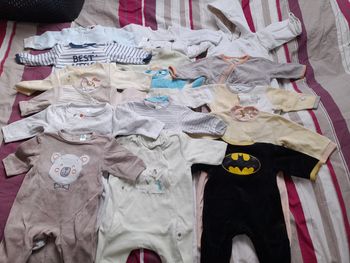 Lot pyjamas bodys 3 mois