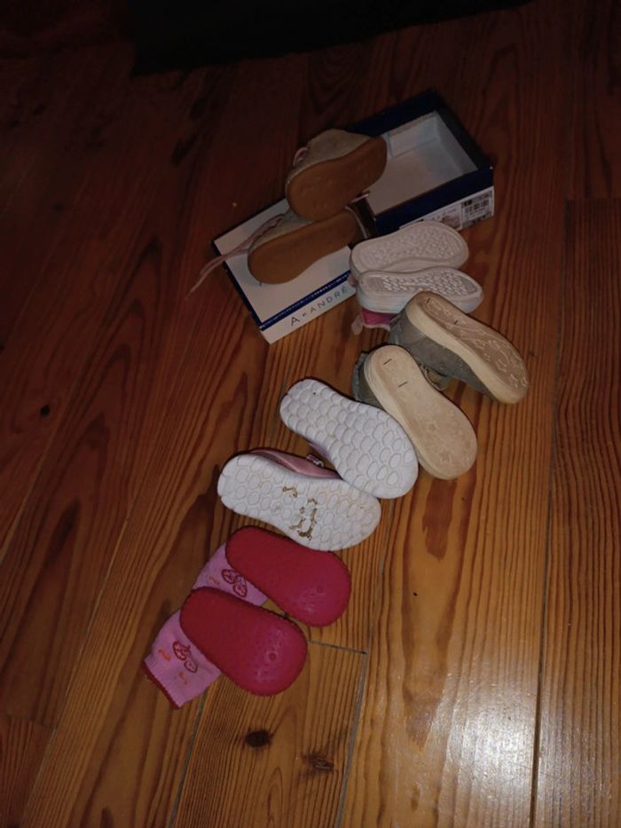 Lot chaussures et une paire de chausson 19 et 20 fille - photo numéro 7