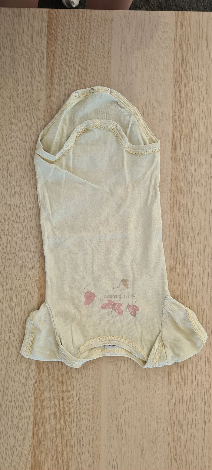 Lot bodies 6 mois manches courtes - photo numéro 4