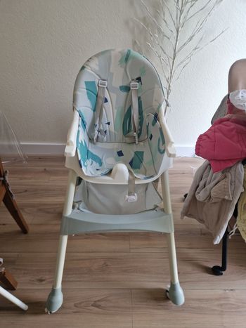 Chaise haute inclinable, très légère et pliable 