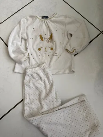 Pyjama blanc doré