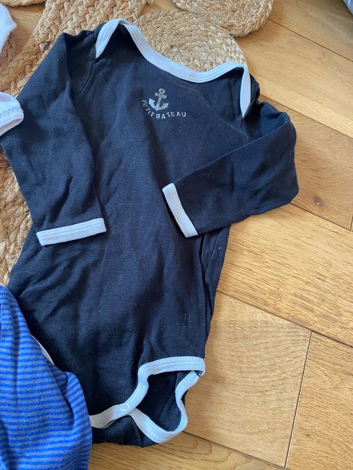 Lot de 4 bodys taille 12 mois petit bateau - photo numéro 3