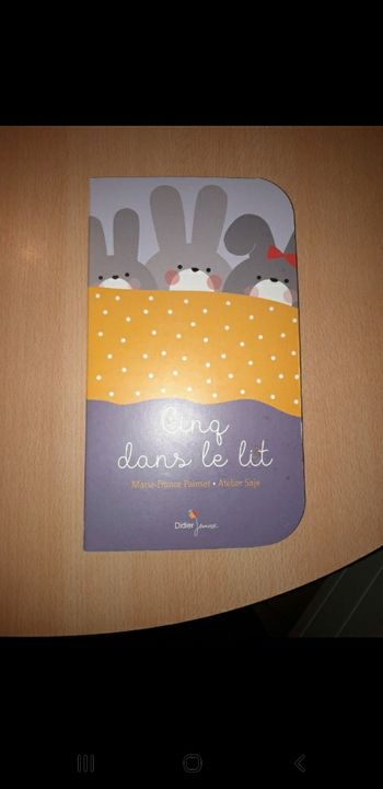 Album Cinq dans le lit