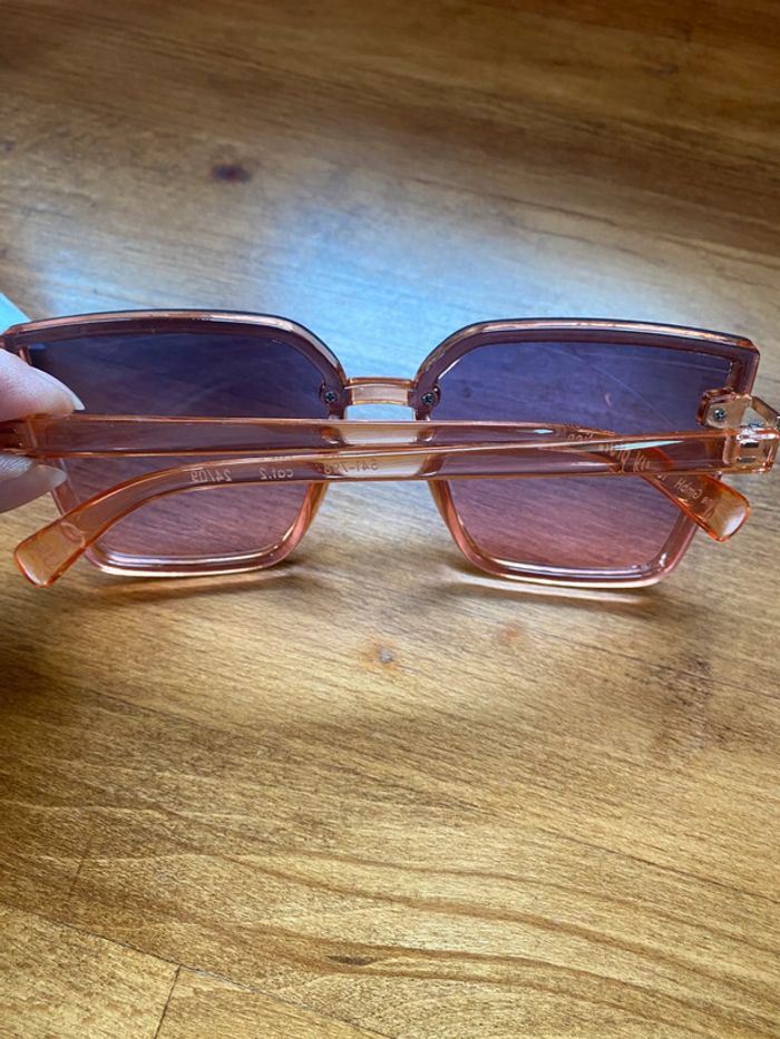 Lunette de soleil - photo numéro 2