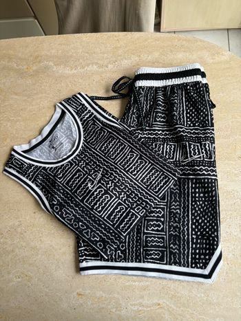 ENSEMBLE DE SPORT "NIKE" NOIR & BLANC - TAILLE : L