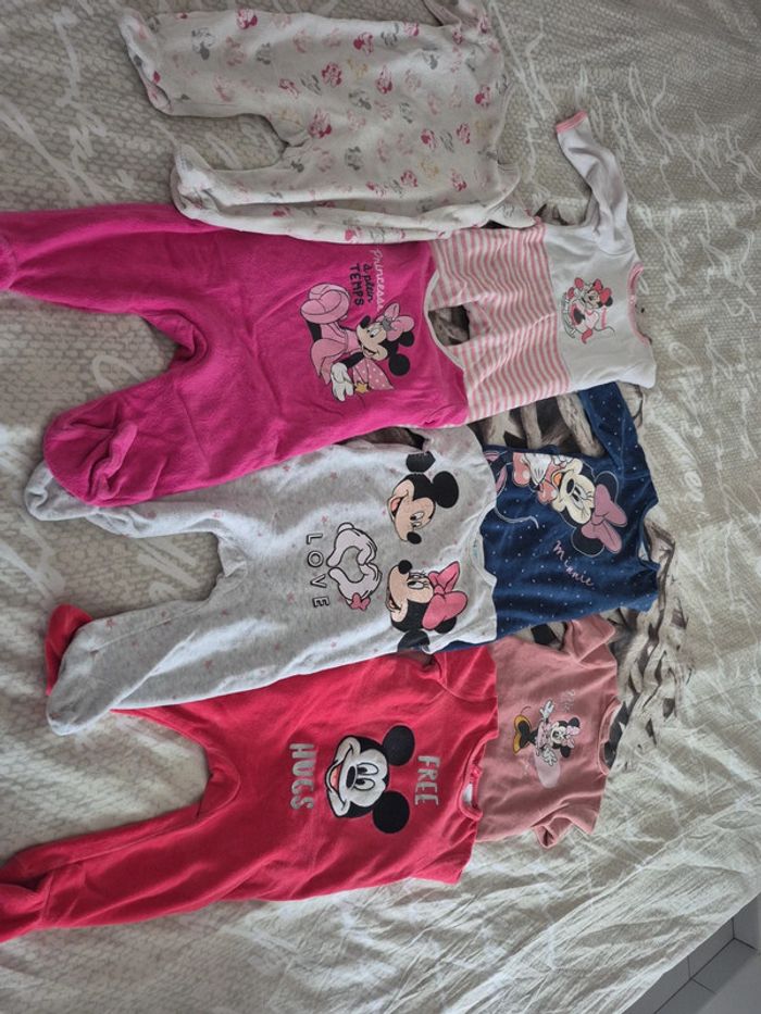 7 pyjamas Minnie 6mois