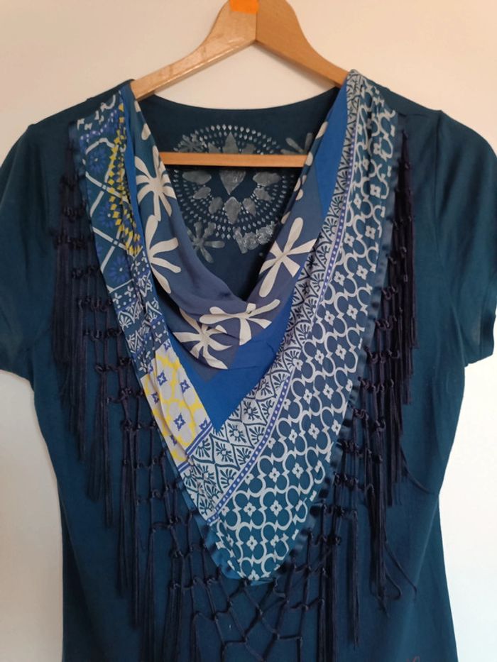 T-shirt Desigual bleu marine avec foulard - neuf sans étiquette - taille M - photo numéro 2