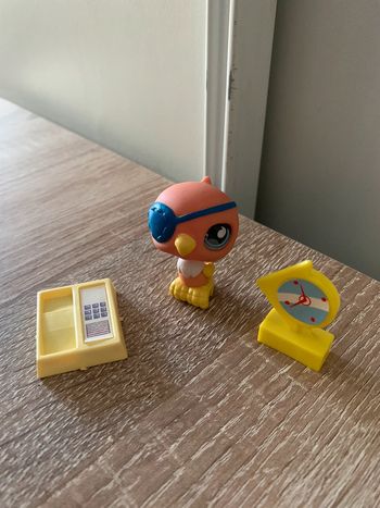 Figurine Pet shop perroquet pirate et accessoires