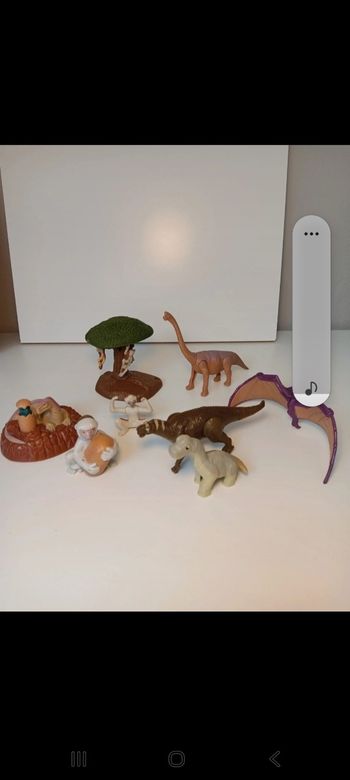 Lot figurines du dessin animé dinosaure de Disney