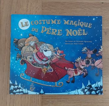 Le costume magique du père Noël - lire c'est partir