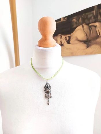 Collier avec pendentif style vintage victorien