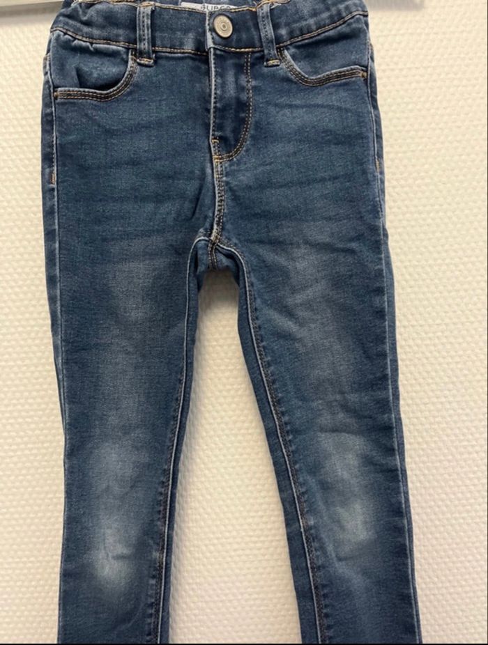 Jeans super skinny- 6 ans - bon état - photo numéro 2