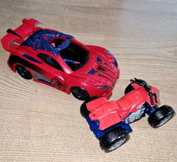 Voiture et quad spiderman comme neuf