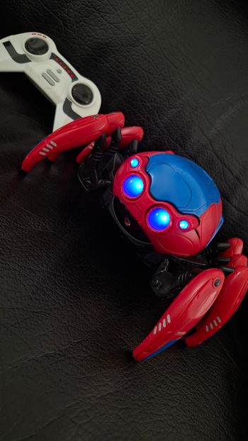 Spider bot spiderman Disneyland Paris Avengers campus robot télécommandé araignée jouet