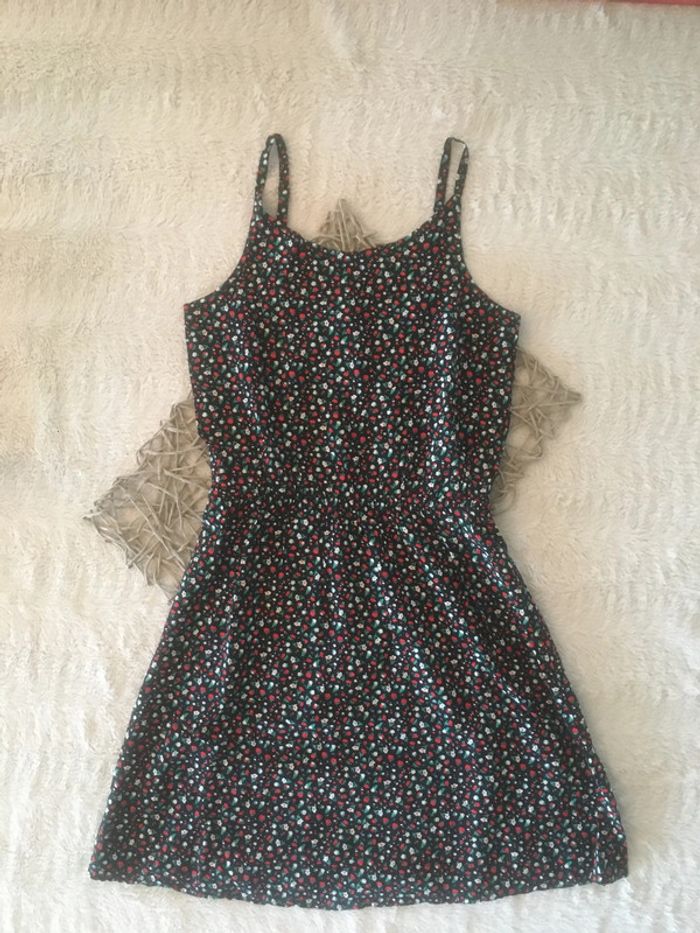 Superbe robe à fleurs et bretelles
