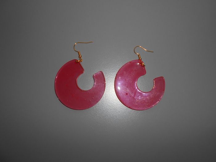 Boucles d'oreilles créoles en résine à 0,50 EURO
