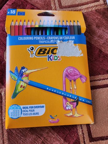 18 crayons de couleur Bic 