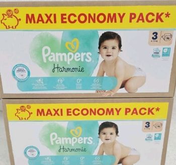 Deux cartons couches pampers T3