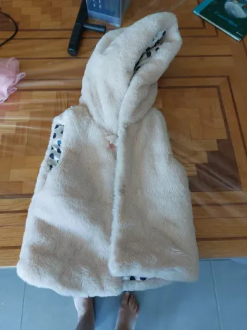 Veste capuche sans manches