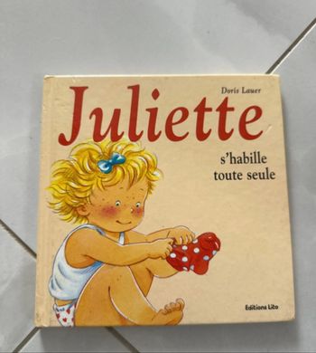 Juliette s’habille toute seule