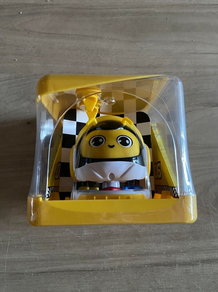 Chenille racing caterpillar jaune