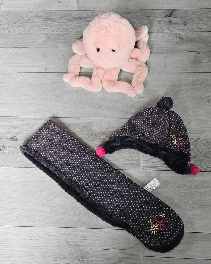 Lot bonnet et echarpe