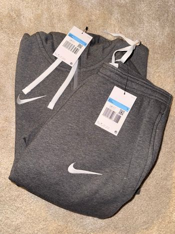 Ensemble Nike homme taille L & M