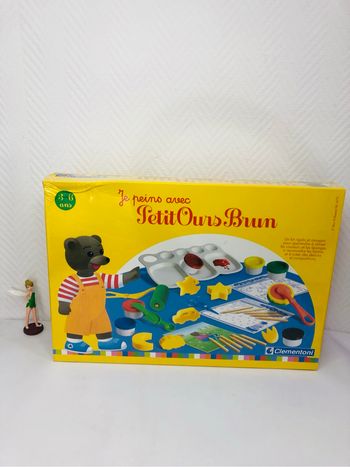 Je peins avec petit ours brun