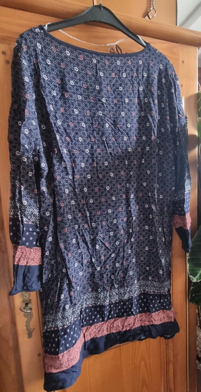 Fine robe courte manches 3quart bleue à motifs - photo numéro 2