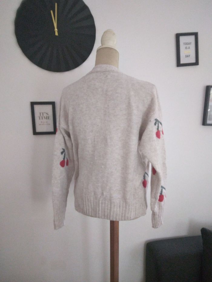 Gilet beige avec des cerises neuf. 13€ au lieu de 36€ - photo numéro 6