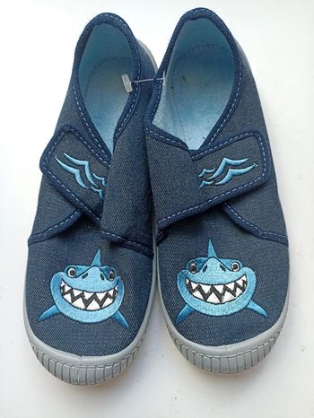 Chaussures requins taille 35