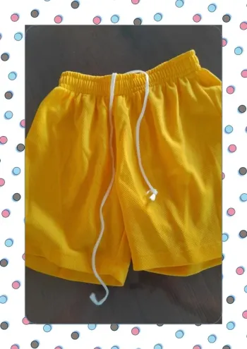 Short jaune 12/14 ans
