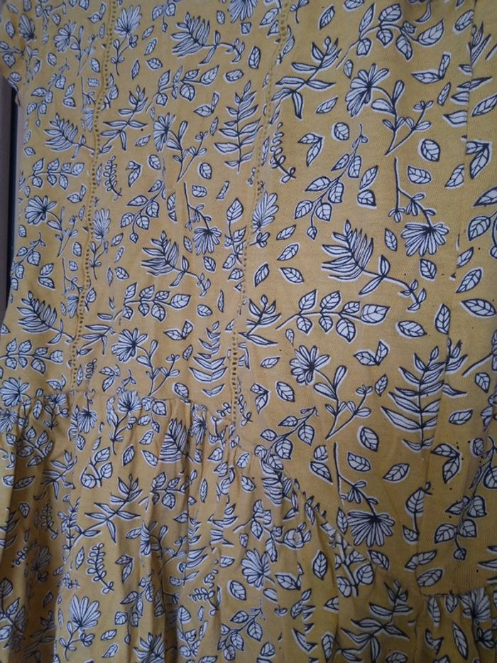 Robe jaune blé feuilles blanches - photo numéro 3