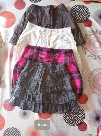 Lot 4 jupes de marques taille 6 ans