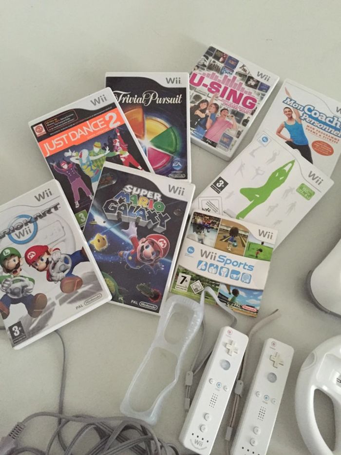 Console Nintendo WII avec jeux et accessoires - photo numéro 2